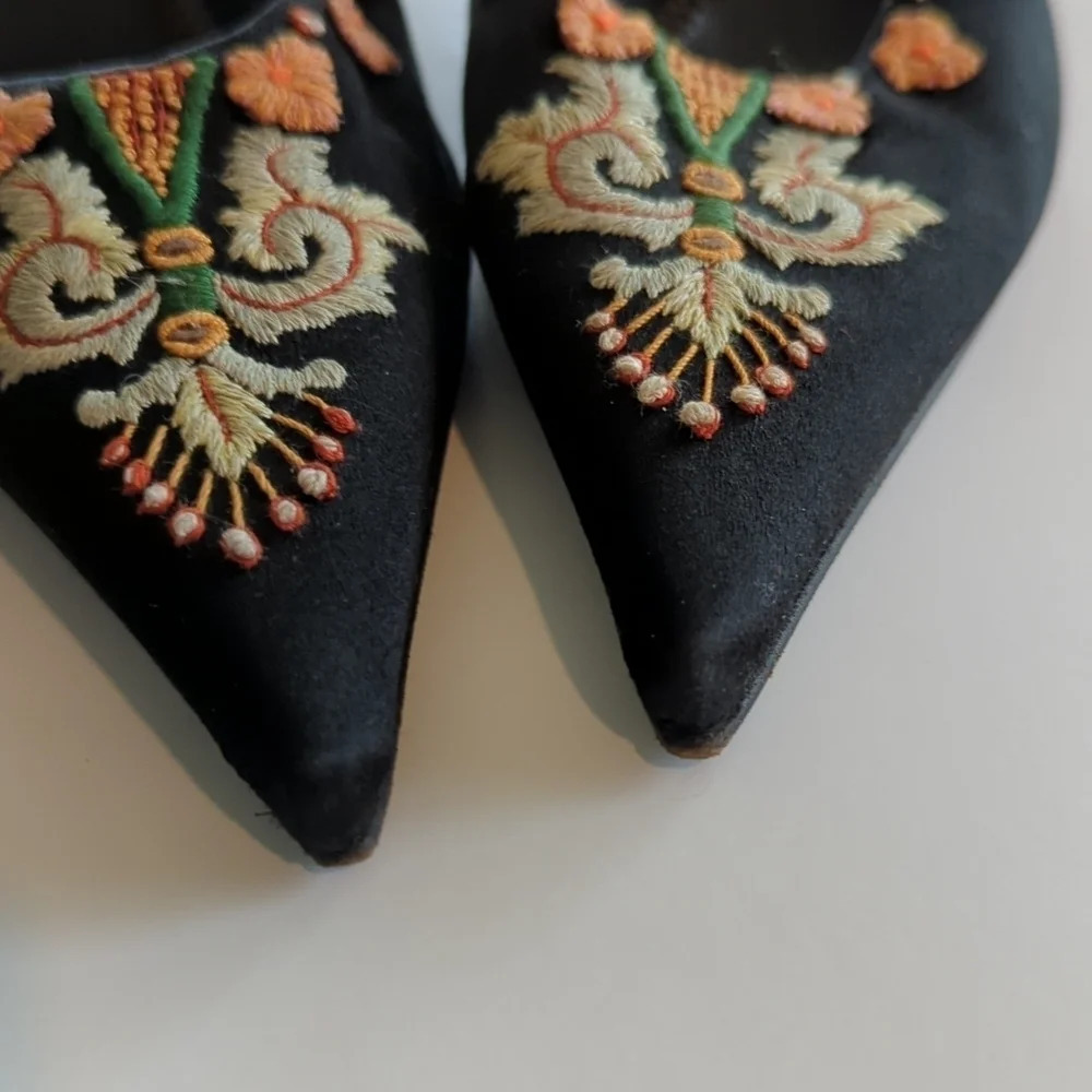 Fendi Vintage Embroidered black satin Boho kitten Heels size 6 - Picture 11 of 12
